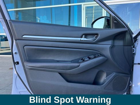 Used 2024 Nissan Altima 2.5 SR image 16