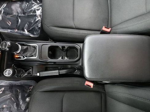 Used 2023 Jeep Wrangler Altitude image 33