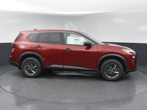 Used 2025 Nissan Rogue S FWD image 4