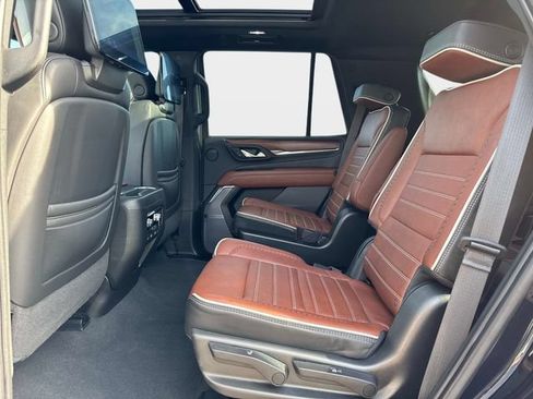 Used 2023 GMC Yukon Denali Ultimate AWD/4WD image 13