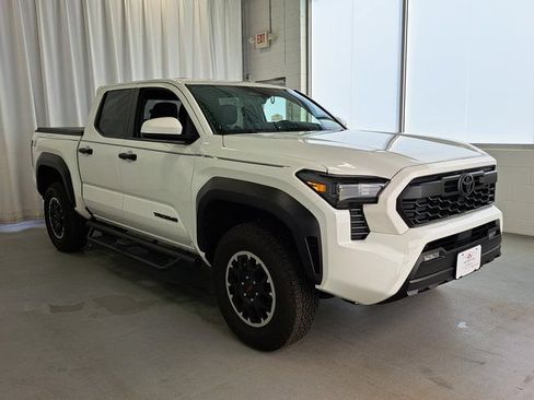Used 2024 Toyota Tacoma TRD Off-Road AWD/4WD image 4