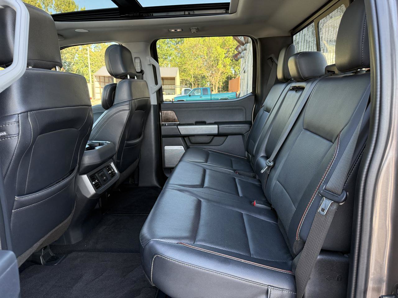 Used 2023 Ford F350 Lariat w/ Lariat Ultimate Package AWD/4WD image 23
