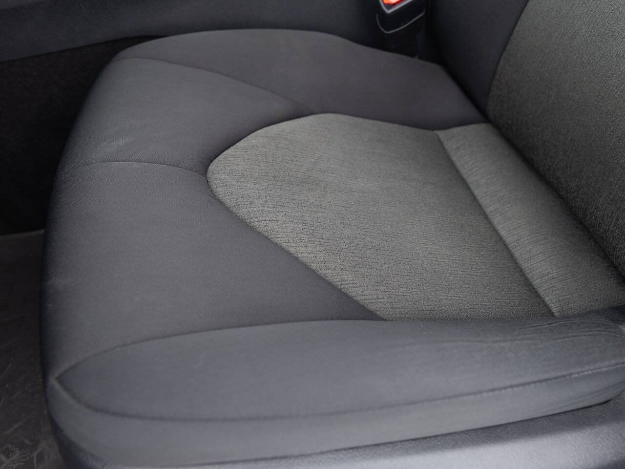 Used 2020 Toyota Camry LE FWD image 21