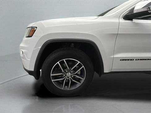 Used 2017 Jeep Grand Cherokee Limited w/ Luxury Group II image 3