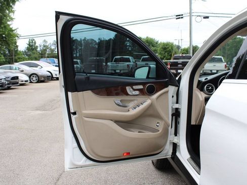 Used 2017 Mercedes-Benz GLC 300 image 11