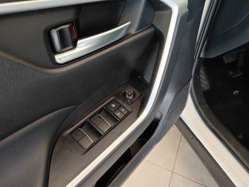 Used 2025 Toyota RAV4 XLE FWD image 9