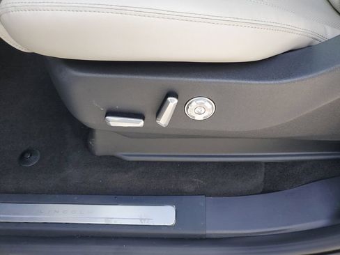 New 2026 Lincoln Navigator Premiere AWD/4WD image 23