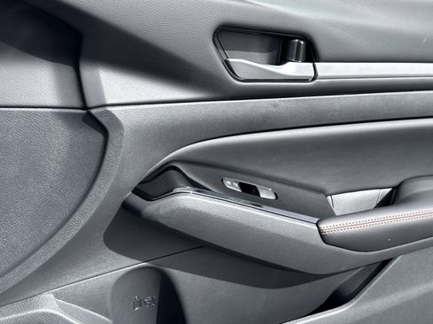 New 2025 Nissan Altima 2.5 SR image 17