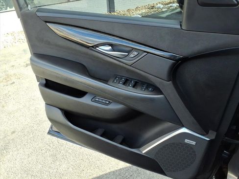 Used 2017 Cadillac Escalade Platinum image 11