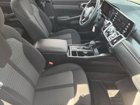 Used 2022 Kia Sorento LX FWD image 10