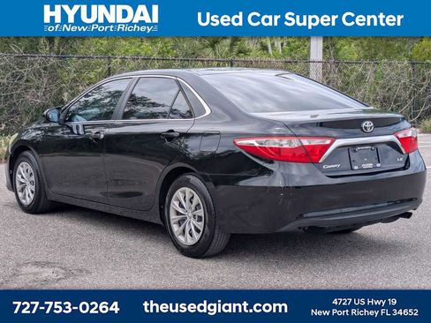 Used 2015 Toyota Camry LE FWD image 3