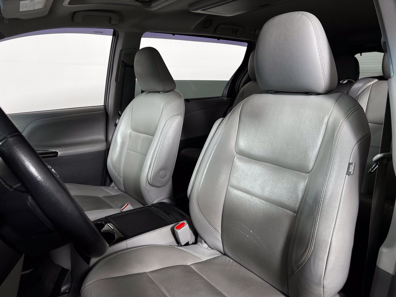 Used 2017 Toyota Sienna XLE Premium FWD image 13