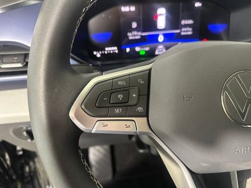 Used 2023 Volkswagen Taos SE w/ Panoramic Sunroof Package image 15