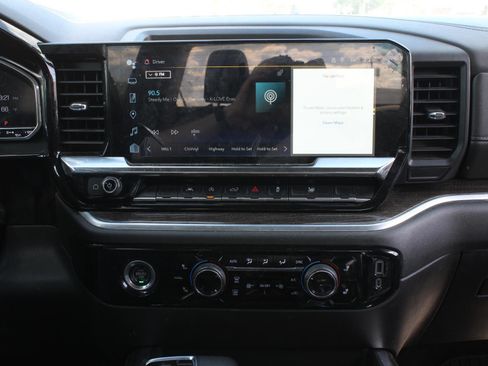 Used 2022 Chevrolet Silverado 1500 RST AWD/4WD image 11