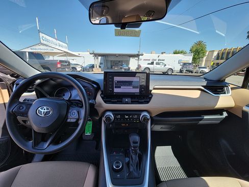 Used 2020 Toyota RAV4 LE w/ All Weather Liner Package AWD/4WD image 25
