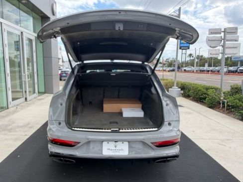 Used 2022 Bentley Bentayga image 7