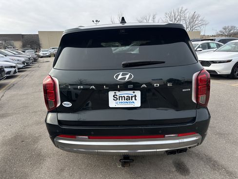 Used 2023 Hyundai Palisade Calligraphy image 6