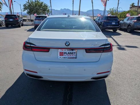 Used 2022 BMW 740i w/ Premium Package RWD image 7