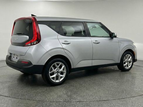 Used 2025 Kia Soul LX w/ LX Technology Package image 9