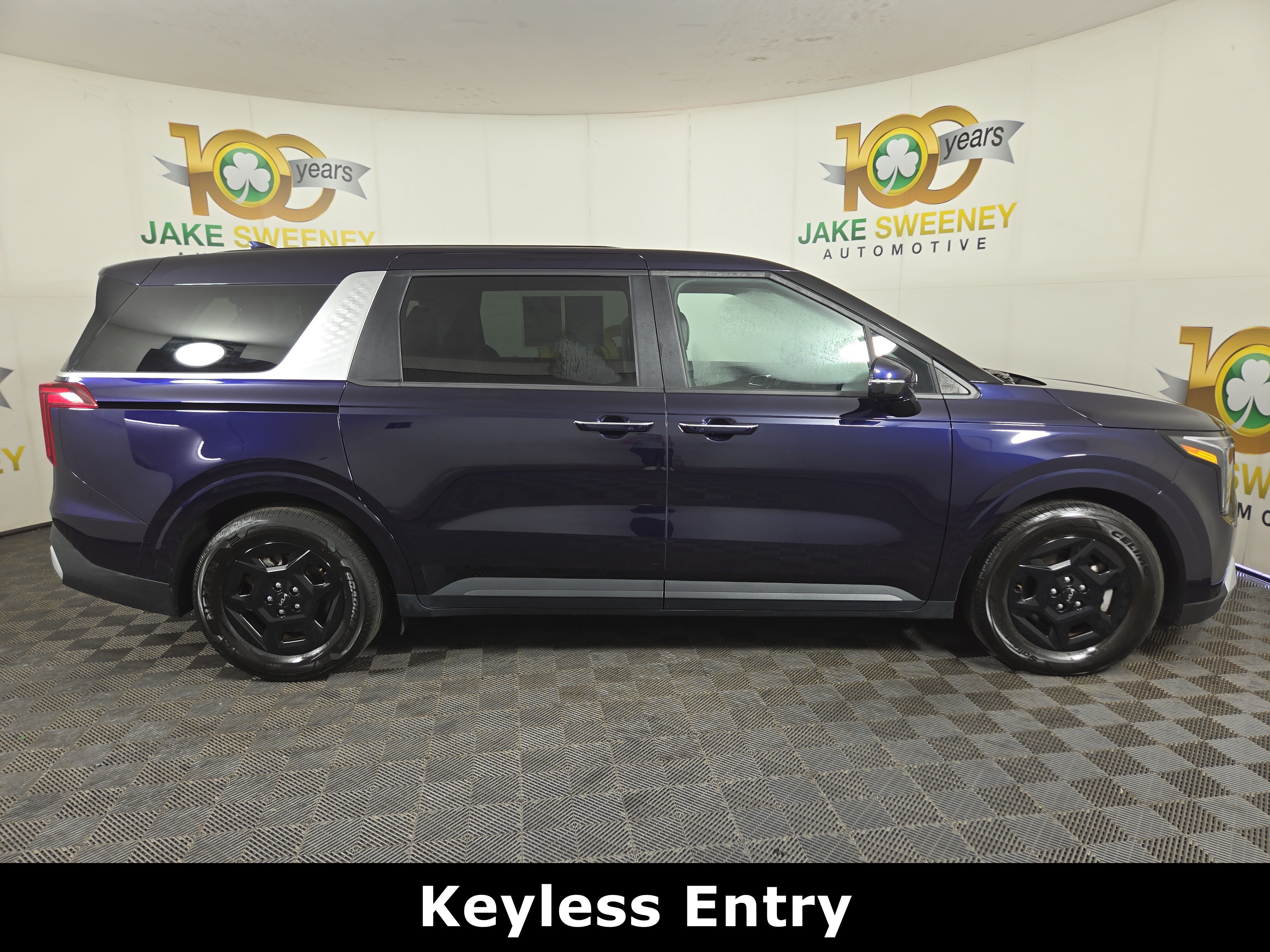 Used 2025 Kia Carnival FWD image 10