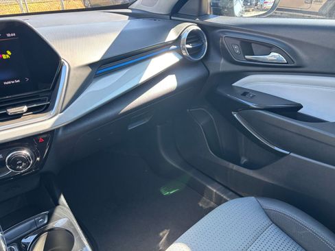 Used 2025 Chevrolet Trax LT image 34