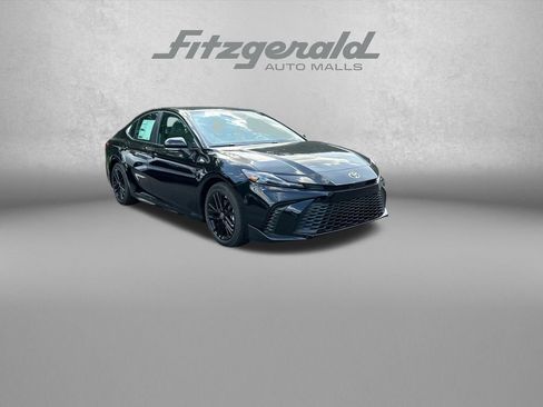 Used 2026 Toyota Camry SE FWD image 1