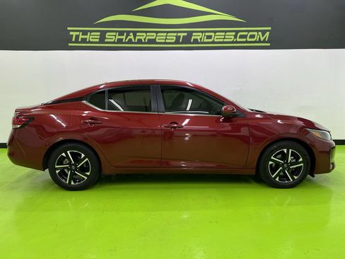 Used 2024 Nissan Sentra SV FWD image 11
