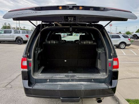 Used 2017 Lincoln Navigator Reserve AWD/4WD image 16