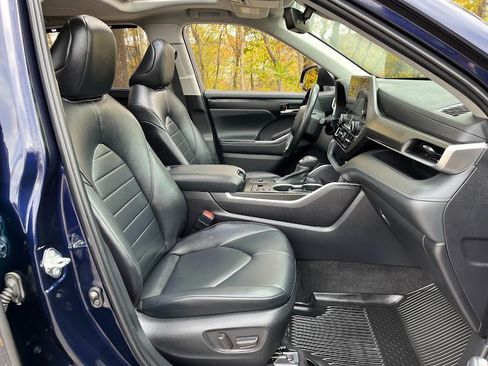 Used 2023 Toyota Highlander XLE image 36