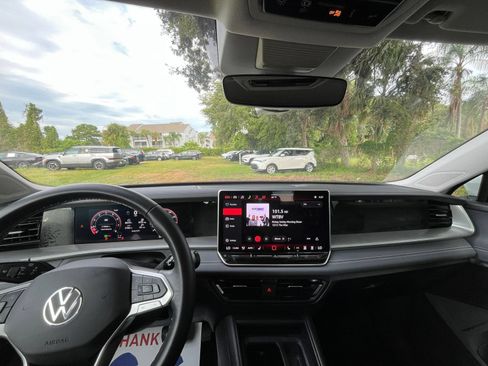 Used 2026 Volkswagen Tiguan SE FWD image 34