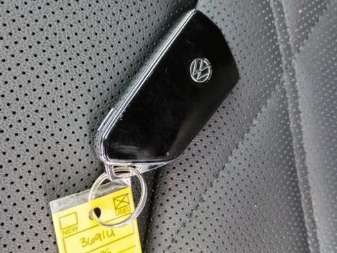 Used 2025 Volkswagen Atlas SE FWD image 28