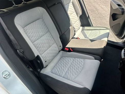 Used 2018 Chevrolet Equinox LS FWD image 11