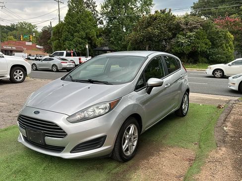 Used 2018 Ford Fiesta SE FWD image 3