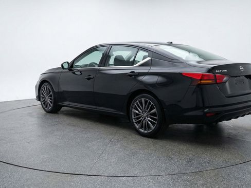 Used 2025 Nissan Altima 2.5 SV FWD image 6