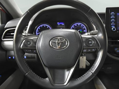 Used 2021 Toyota Camry SE image 12