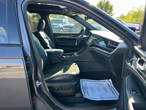 Used 2024 Jeep Grand Cherokee Trailhawk AWD/4WD image 30