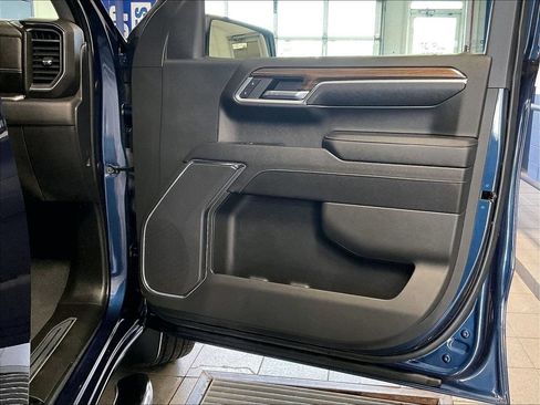 Used 2023 Chevrolet Silverado 1500 LT AWD/4WD image 12