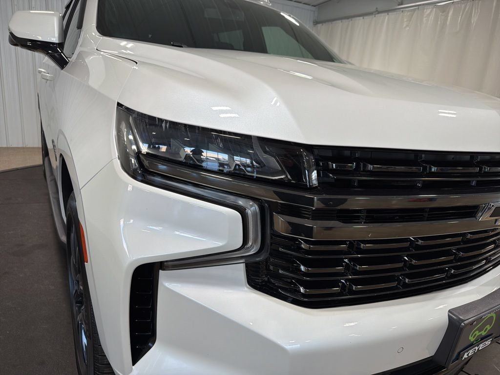 Certified 2022 Chevrolet Suburban RST w/ Luxury Package AWD/4WD image 12