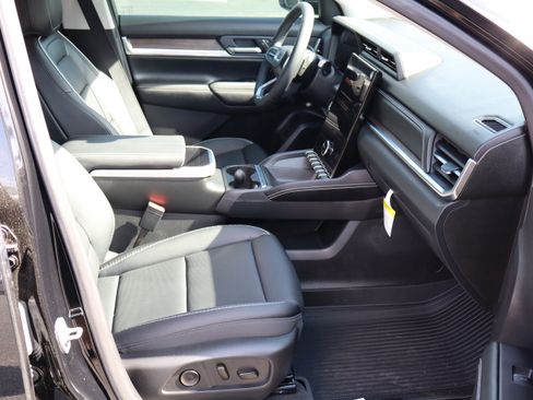 New 2026 GMC Terrain Denali w/ LPO, Floor Liner Package image 27