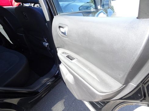 Used 2013 Nissan Rogue S image 18