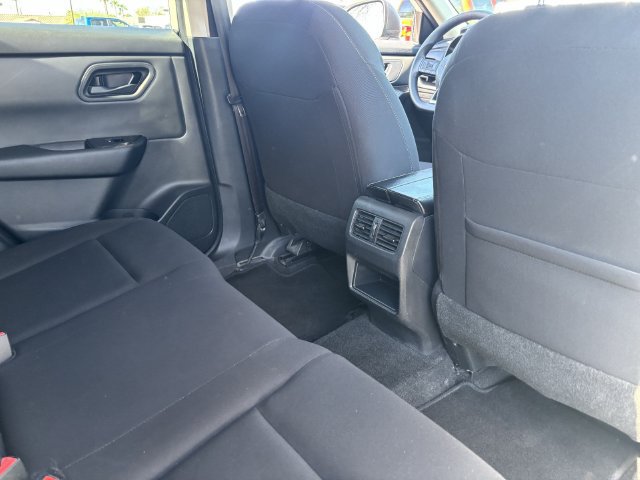 Used 2024 Nissan Rogue S FWD image 13