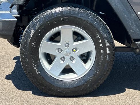 Used 2018 Jeep Wrangler Sport w/ Connectivity Group AWD/4WD image 21