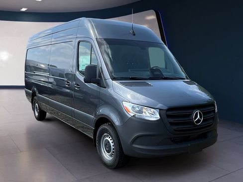 Used 2025 Mercedes-Benz Sprinter 2500 image 6