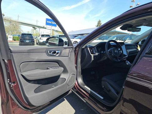 New 2026 Volvo XC60 B5 Plus w/ Protection Package Premier AWD/4WD image 20