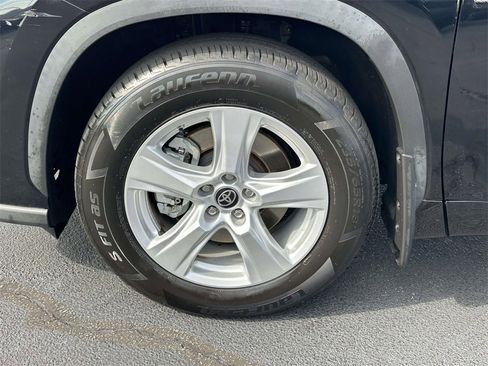 Used 2023 Toyota Highlander L image 27