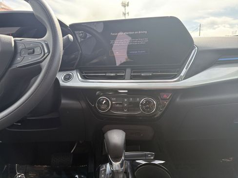 Used 2025 Chevrolet Trax LT image 17