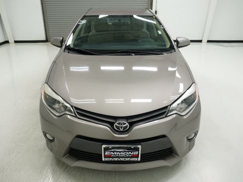 Used 2015 Toyota Corolla LE FWD image 2