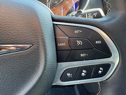 Used 2025 Chrysler Pacifica Select FWD image 22