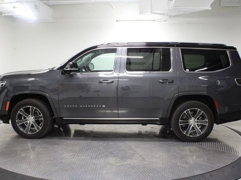Used 2023 Jeep Grand Wagoneer 4WD image 2