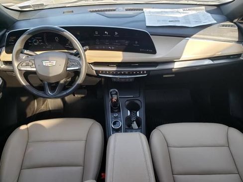 Used 2024 Cadillac XT4 Luxury w/ Cold Weather Package AWD/4WD image 15